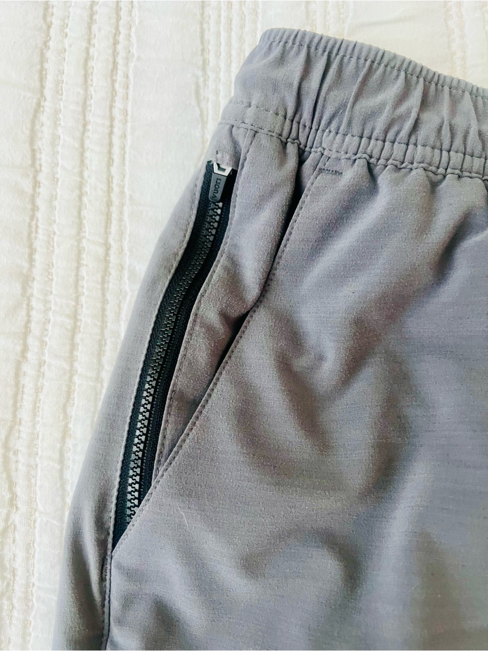 Men's Vuori Elevate Kore Short Lined 7"- Zinc - Picture 4 of 6